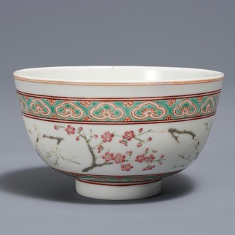 A Chinese famille rose bowl with floral design, Shen De Tang Zhi mark, 19/20th C.